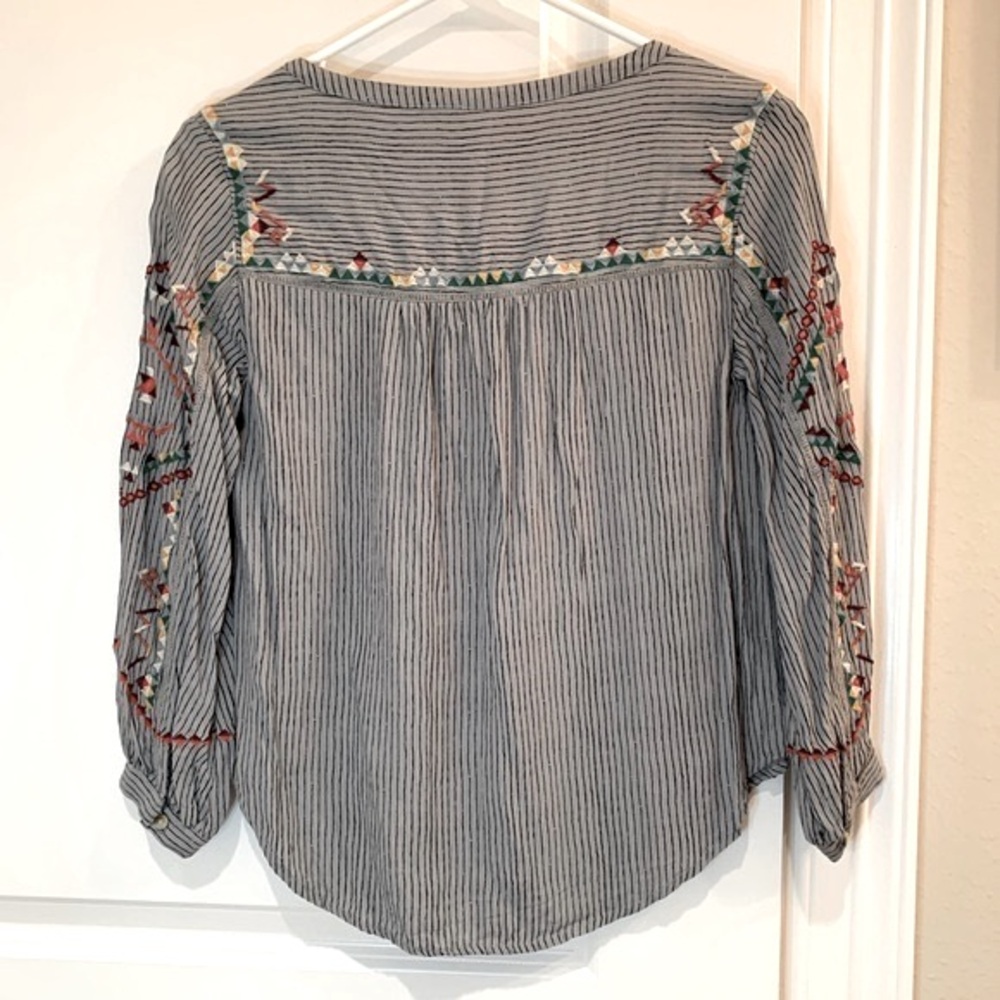 Akemi + Kin Anthropologie Embroidered Tunic Top Size 0 Petite - Picture 2 of 9